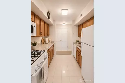 110 Keystone Court, Woodbridge Township, NJ 07095 - Photo 5