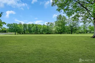 277 Crosse Dr, Monroe Township, NJ 08831 - Photo 17