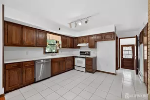 212 Oxford Rd, Edison, NJ 08820 - Photo 3