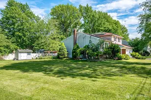 10 Falcon Dr, Edison, NJ 08820 - Photo 3