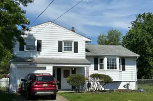 7 Bayberry Ct, Edison, NJ 08817 - Photo 1