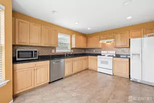 71 Jared Dr, North Brunswick Township, NJ 08902 - Photo 11