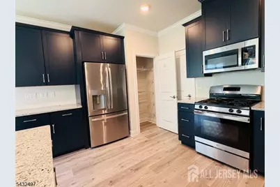 810 Greenland Square, Highland Park, NJ 08904 - Photo 11