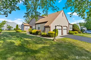 38 Canterbury Dr, Monroe Township, NJ 08831 - Photo 3