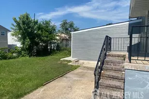 9 Bernath St, Carteret, NJ 07008 - Photo 3