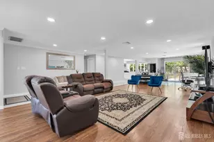 5 Phillip Dr, Edison, NJ 08820 - Photo 9