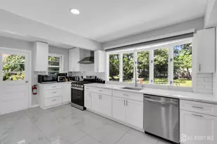 5 Phillip Dr, Edison, NJ 08820 - Photo 17