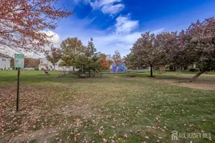 26 Farnham Square, Sayreville, NJ 08859 - Photo 33