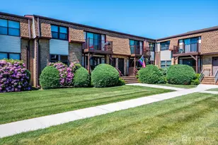 1305 N Oaks Blvd N, North Brunswick Township, NJ 08902 - Photo 17