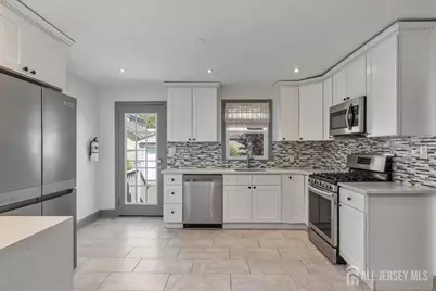 613 Maplewood Avenue, Roselle Park, NJ 07204 - Photo 9