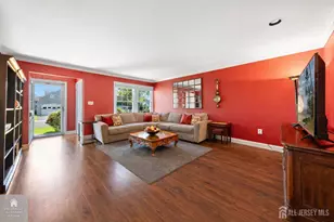 10 Alexander Hamilton Ct, Monroe Township, NJ 08831 - Photo 5
