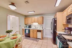 73 Chatsworth Ct, Edison, NJ 08820 - Photo 13