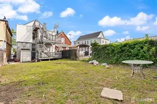 423 Augustine Pl, Perth Amboy, NJ 08861 - Photo 5