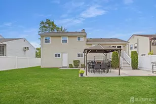 16 Neptune Pl, Colonia, NJ 07067 - Photo 31