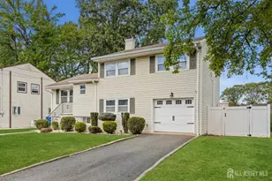 16 Neptune Pl, Colonia, NJ 07067 - Photo 3