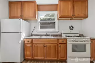 1008 Newton St, North Brunswick Township, NJ 08902 - Photo 9
