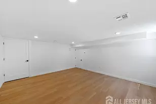 3 Meadow Rd, Edison, NJ 08817 - Photo 9