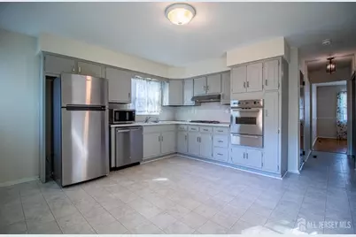 14 Tracey Drive, Milltown, NJ 08850 - Photo 5
