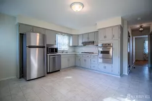 14 Tracey Dr, Milltown, NJ 08850 - Photo 5
