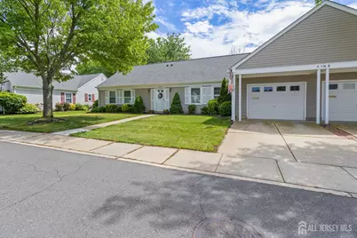 716 Victoria Court #A, Monroe Township, NJ 08831 - Photo 3