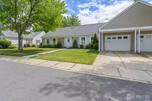 716 Victoria Ct, Monroe Township, NJ 08831 - Photo 3