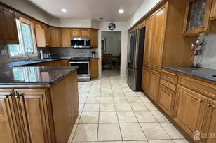 18 Erin Ln, Old Bridge Township, NJ 08857 - Photo 7