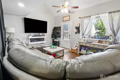 81 Lockwood Avenue, Woodbridge Township, NJ 07095 - Photo 5