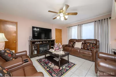 405 Kennedy Drive, Linden, NJ 07036 - Photo 5