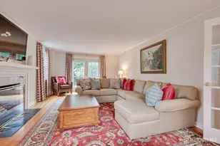 11 Cape Ct, Metuchen, NJ 08840 - Photo 9