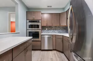 811 Waterford Dr, Edison, NJ 08817 - Photo 7