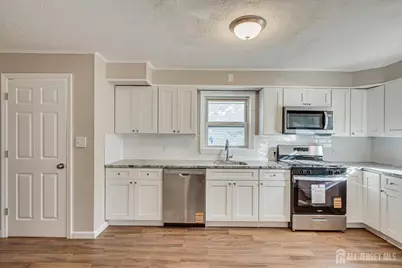 49 Comstock Street, New Brunswick, NJ 08901 - Photo 11