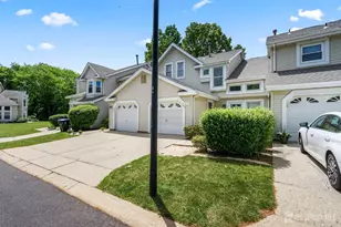 105 Lloyd Ct, East Brunswick Township, NJ 08816 - Photo 3