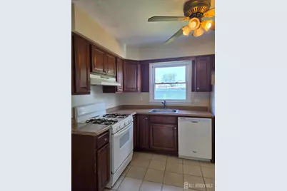 8 Chester Court, Edison, NJ 08817 - Photo 11