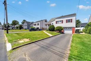27 Concannon Dr, Fords, NJ 08863 - Photo 3