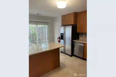 28 Renaissance Lane, New Brunswick, NJ 08901 - Photo 3