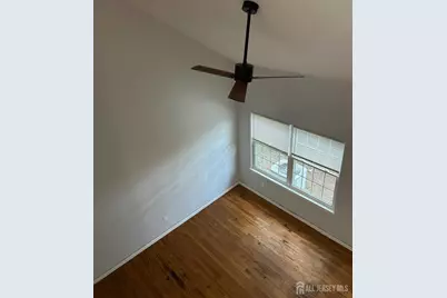 28 Renaissance Lane, New Brunswick, NJ 08901 - Photo 5