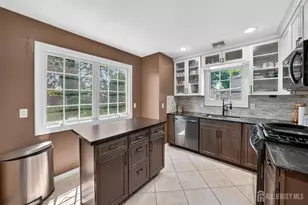 30 Rosewood Rd, Edison, NJ 08817 - Photo 3
