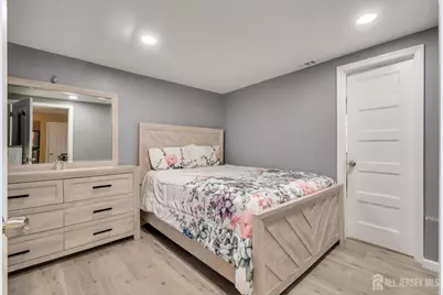 12 Pierrepont Avenue, Middlesex, NJ 08846 - Photo 11