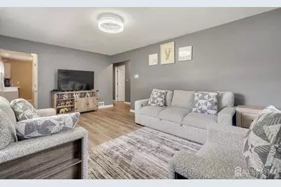12 Pierrepont Avenue, Middlesex, NJ 08846 - Photo 5