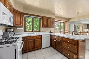 11 Aspen Cir, Edison, NJ 08820 - Photo 13
