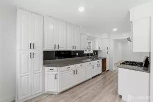 39 Davids Ct, South Brunswick Township, NJ 08810 - Photo 13