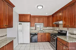 204 Hampshire Ct, Piscataway Township, NJ 08854 - Photo 9