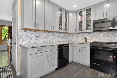 40 Windsor Drive, East Brunswick Township, NJ 08816 - Photo 9