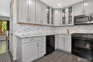 40 Windsor Dr, East Brunswick Township, NJ 08816 - Photo 9