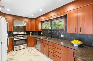 24 Cambridge Rd, South Brunswick Township, NJ 08824 - Photo 17