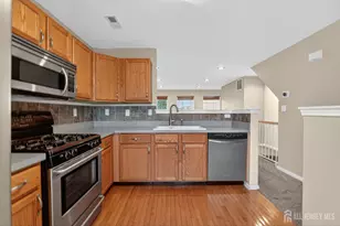 27 Woodlake Dr, Sayreville, NJ 08872 - Photo 15