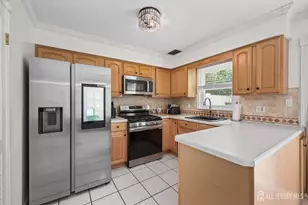 31 Dallenbach Ln, East Brunswick Township, NJ 08816 - Photo 5