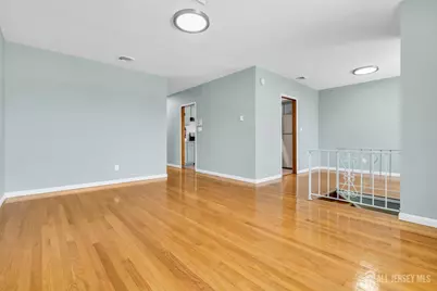 287 E Smith Street E, Woodbridge Township, NJ 07095 - Photo 31