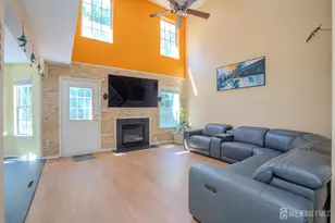 16 Hawthorne Rd, North Brunswick Township, NJ 08902 - Photo 9