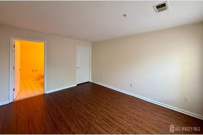 1315 Fernwood Court, New Brunswick, NJ 08901 - Photo 9